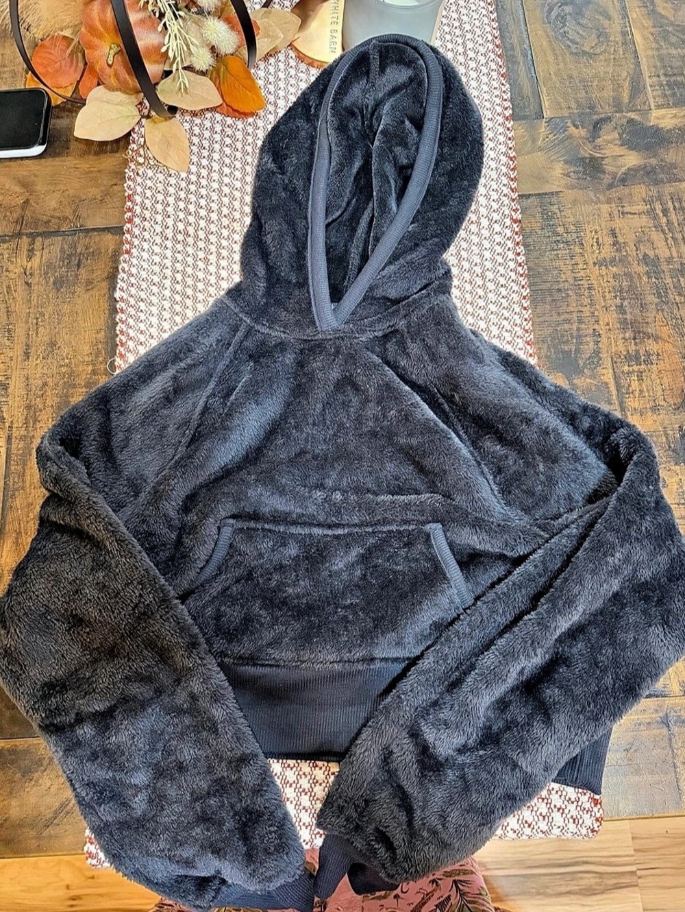 Arizona Plush Pullover Hoodie in Black XS